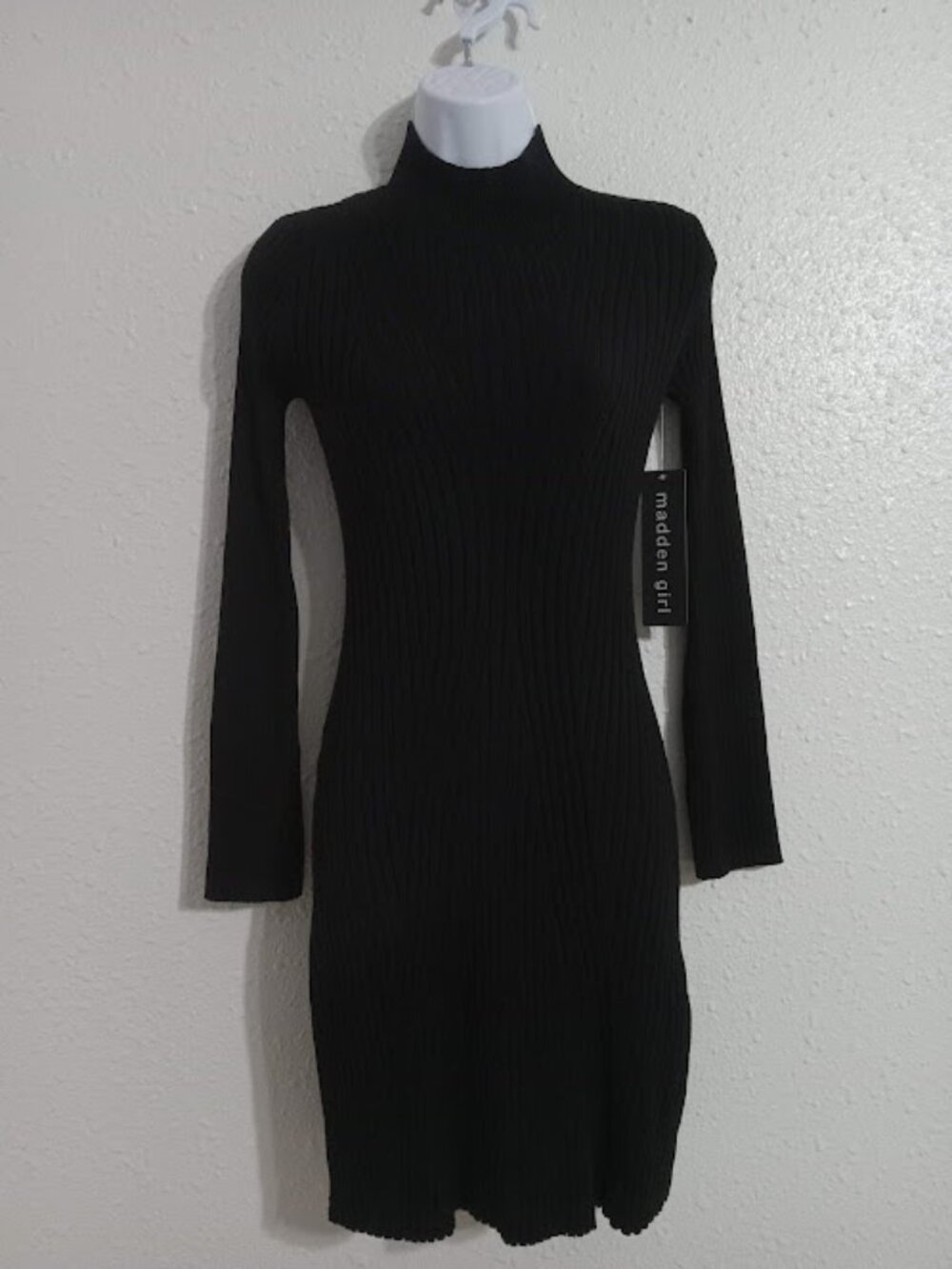 Madden Girl -long sleeves black ribbed dress